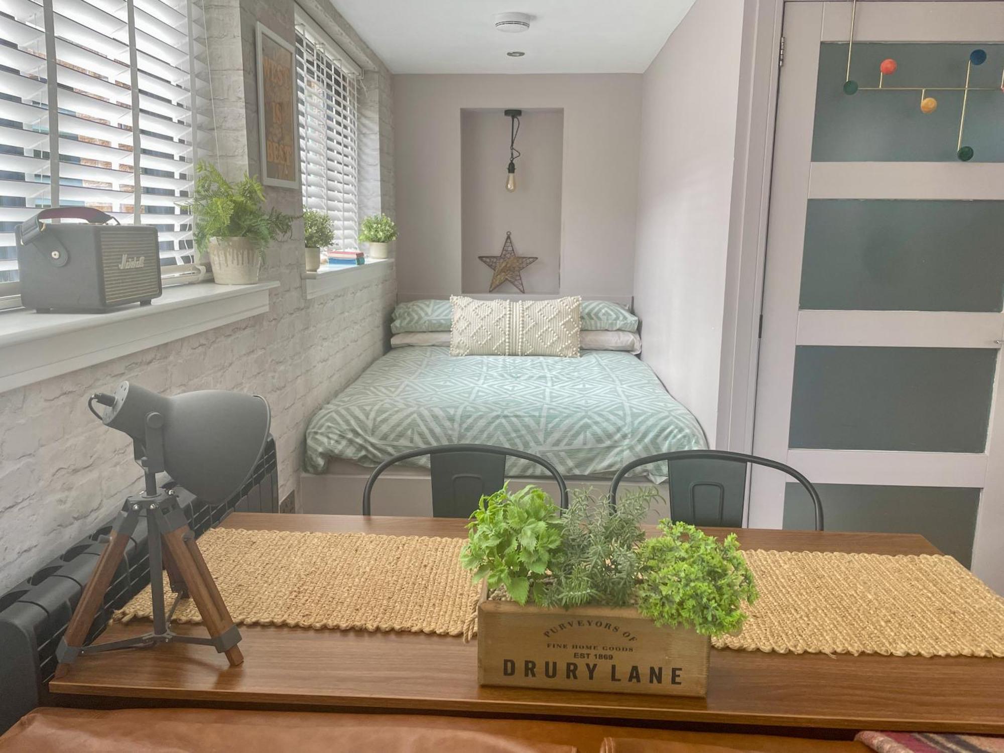 Stylish, Central Studio With Kitchen & Large Deck Fort William Ngoại thất bức ảnh